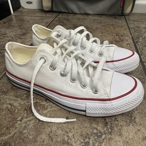 White converse women’s size 7/ men’s size 5